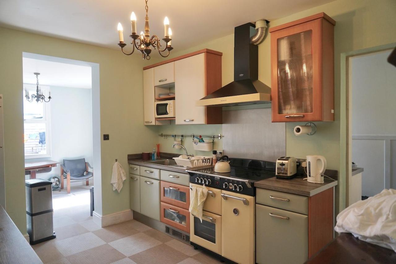 Sunny Ensuite Room And Annex Near Tottenham Stadium Лондон Екстер'єр фото