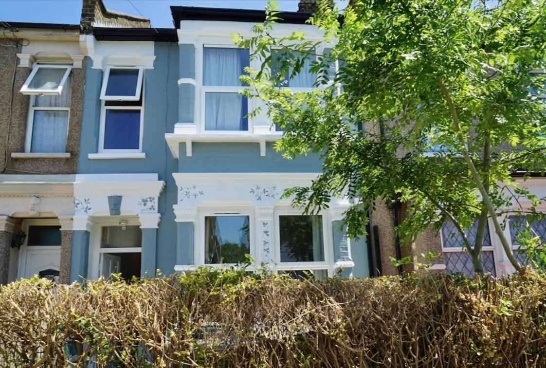 Sunny Ensuite Room And Annex Near Tottenham Stadium Лондон Екстер'єр фото