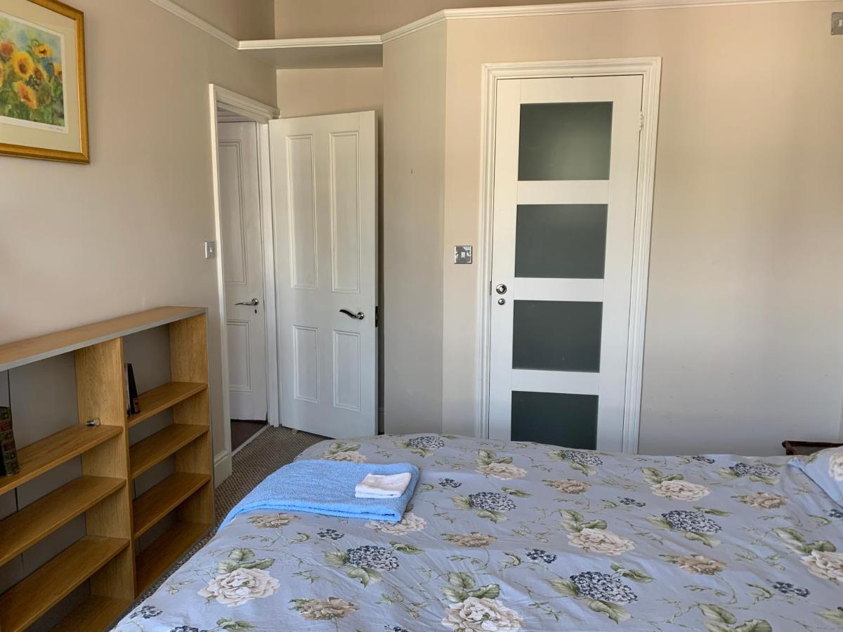 Sunny Ensuite Room And Annex Near Tottenham Stadium Лондон Екстер'єр фото